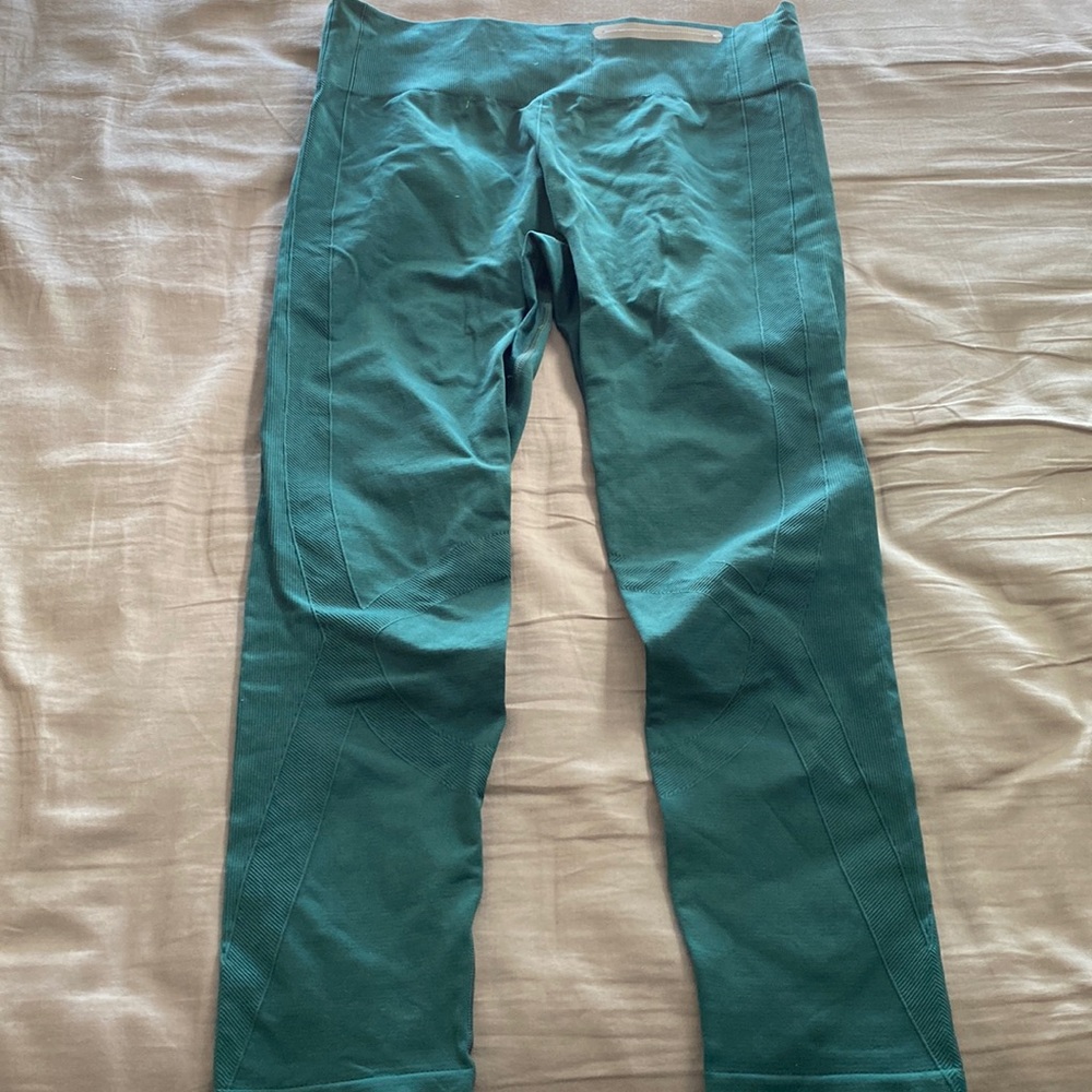 Under Armour green compression 3/4 leggings M